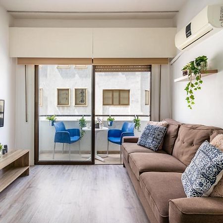 Eleni'S 1-Br Apt In Larnaca Center Dış mekan fotoğraf