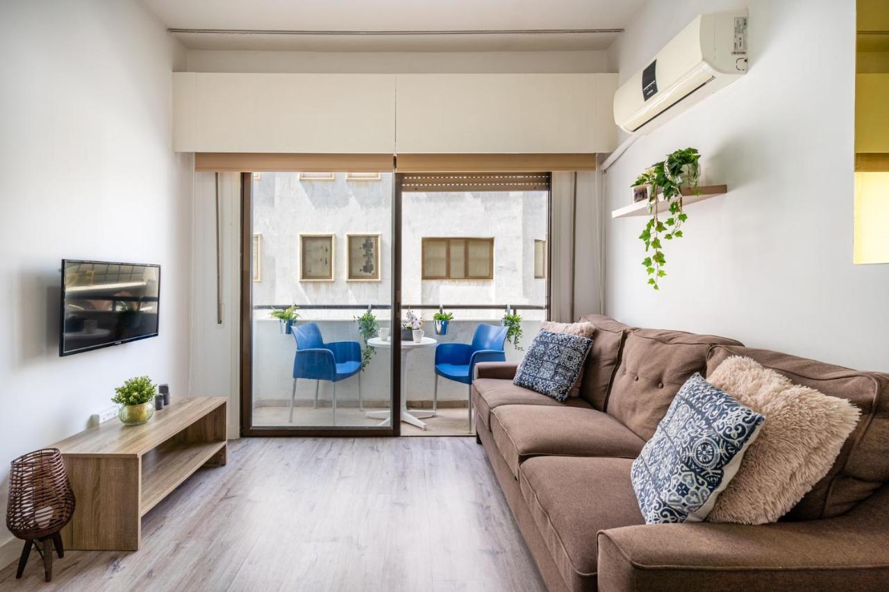 Eleni'S 1-Br Apt In Larnaca Center Dış mekan fotoğraf