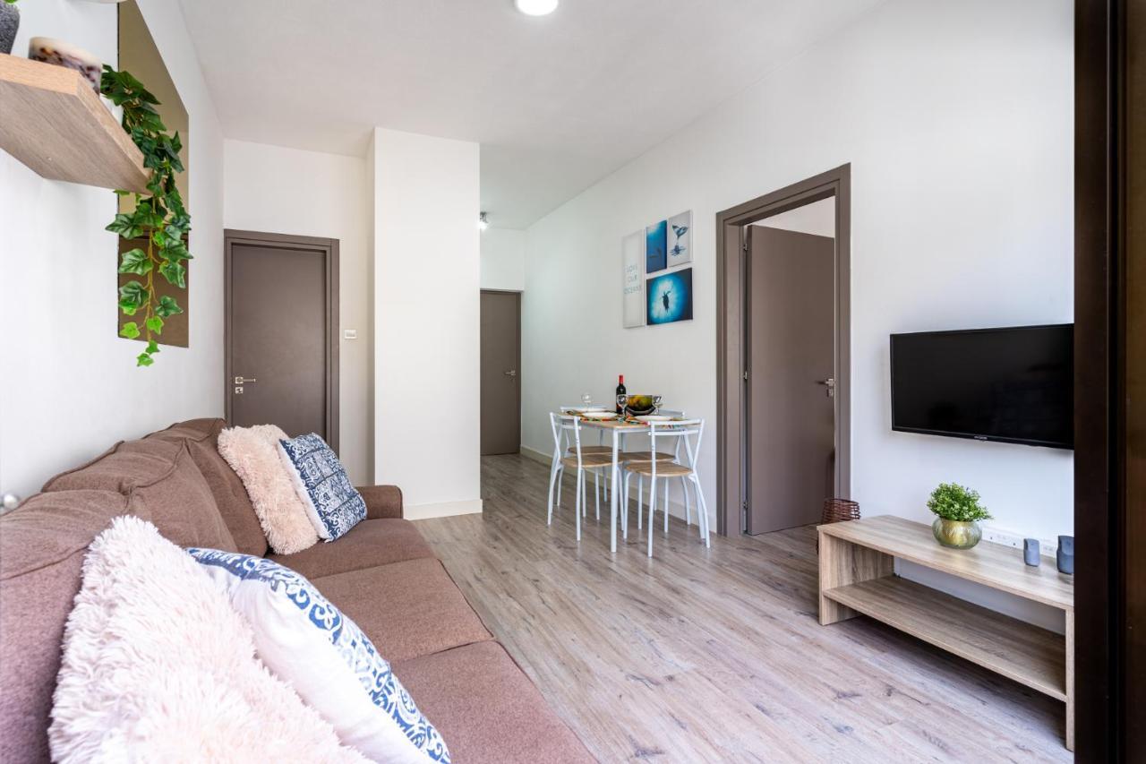 Eleni'S 1-Br Apt In Larnaca Center Dış mekan fotoğraf